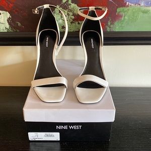 Brand New Nine West White Patented Leather Sandal Size 10 4 inch heels